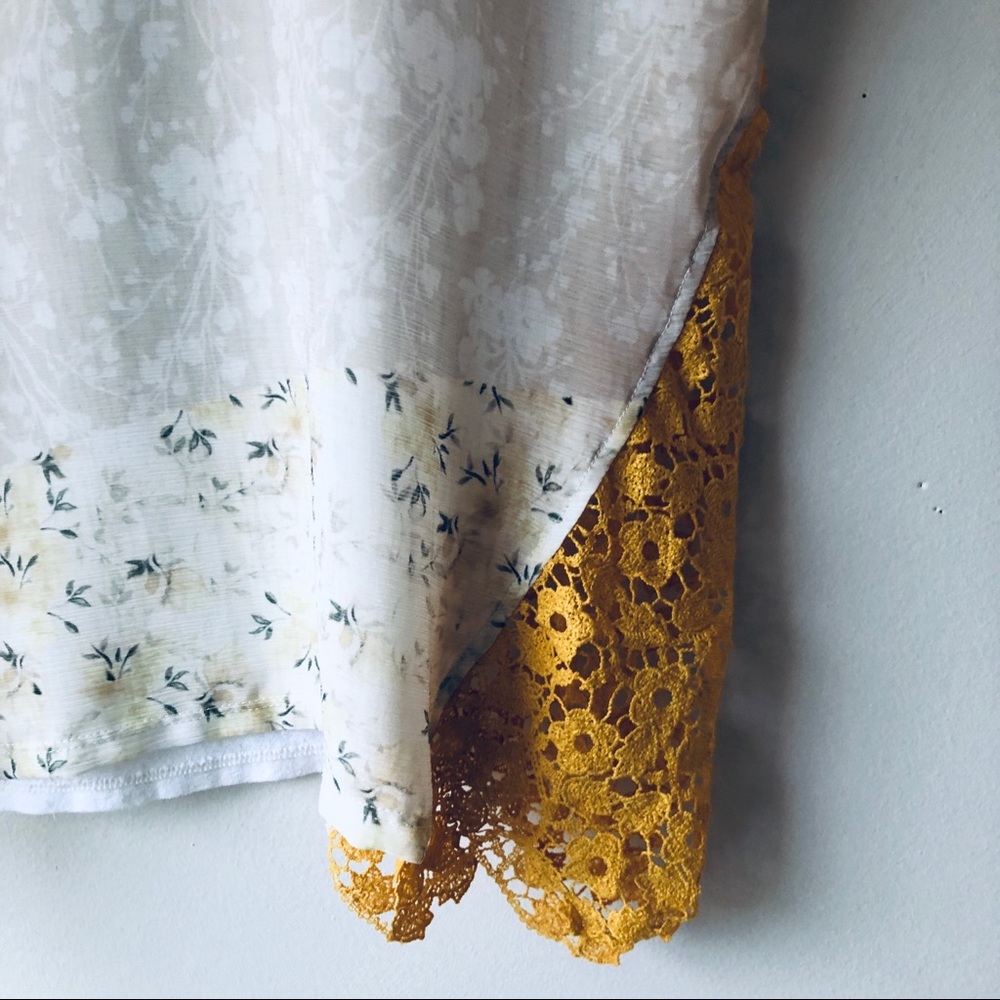 Zara Floral & Lace Paneled Top (S) - Picture 2 of 7